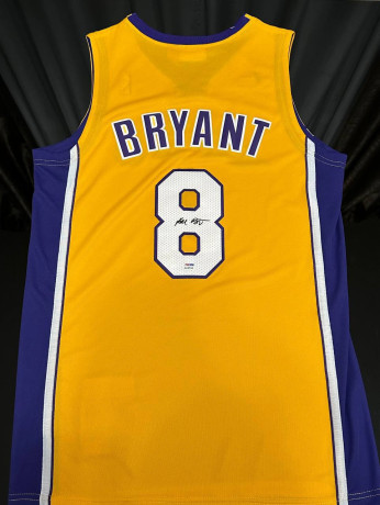 autenticacao-psadna-autografada-amarela-jersey-kobe-bryant-a-mao-assinada-big-0